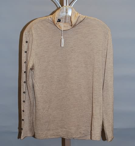 Appraisal: Akris wheat cashmere silk long sleeve turtleneck top with buttons