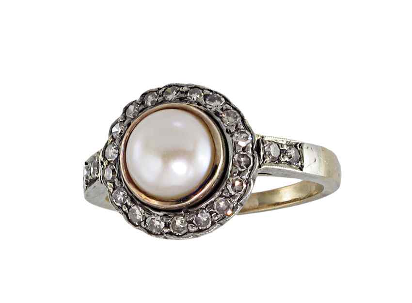 Appraisal: K GOLD PEARL AND DIAMOND RING K yellow gold ring