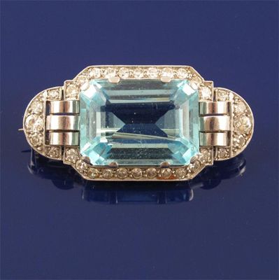 Appraisal: An aquamarine and diamond brooch The emerald cut aquamarine in