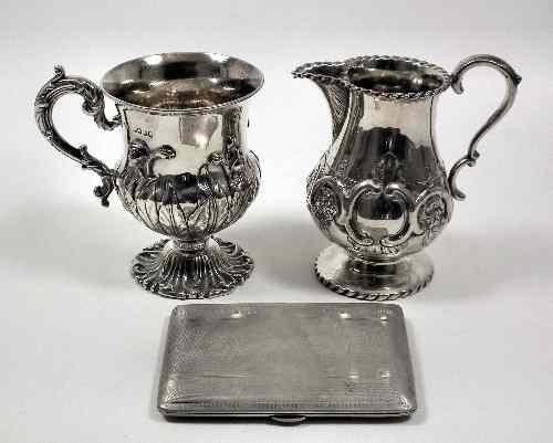 Appraisal: A William IV silver urn pattern christening mug the body