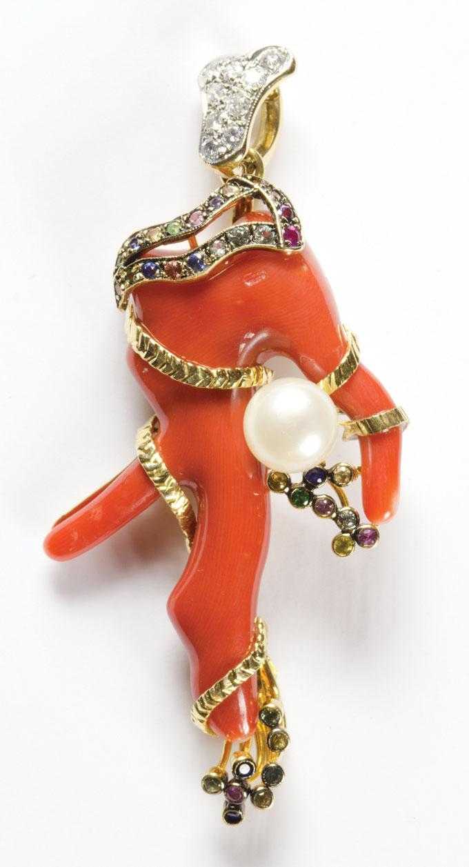 Appraisal: BRANCH CORAL AND EIGHTEEN KARAT GOLD PENDANT The yellow and