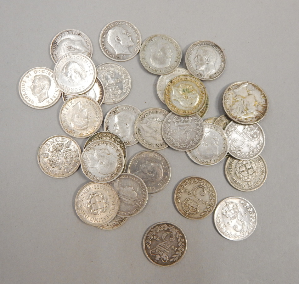 Appraisal: A quantity of silver and other thre'penny bit coins mainly