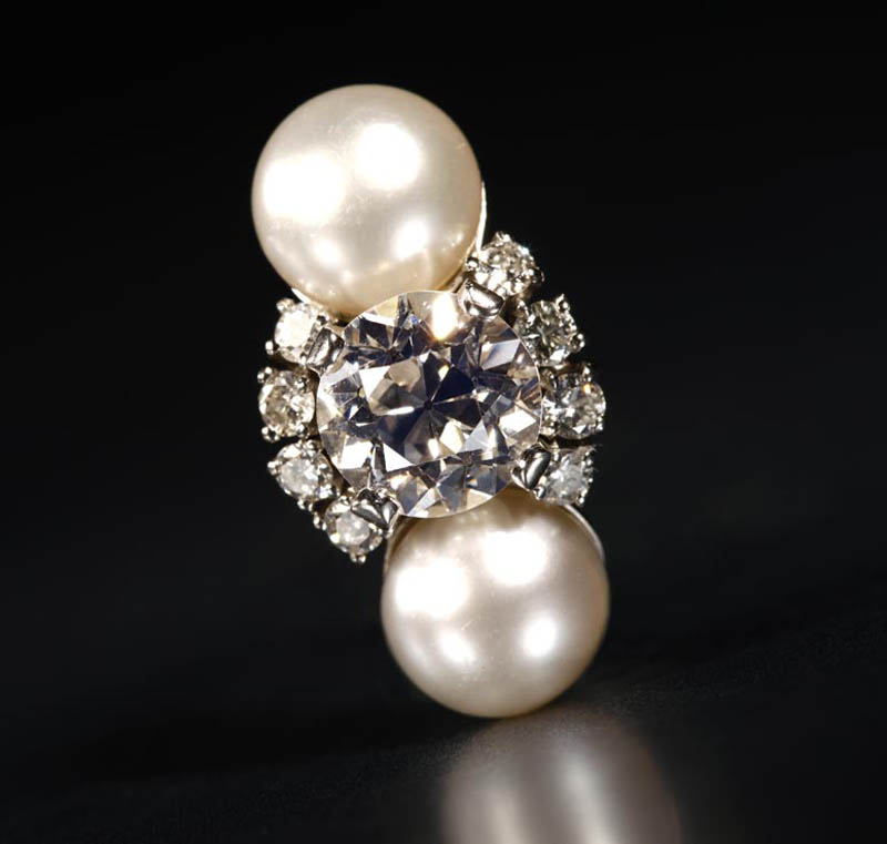 Appraisal: A platinum diamond and cultured pearl ring A platinum diamond