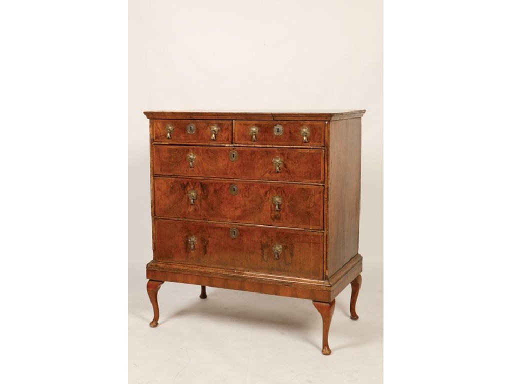 Appraisal: A QUEEN ANNE WALNUT CHEST OF DRAWERS the rectangular top