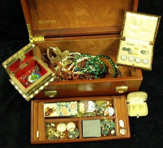 Appraisal: A collection of costume jewellery in a fitted leather case