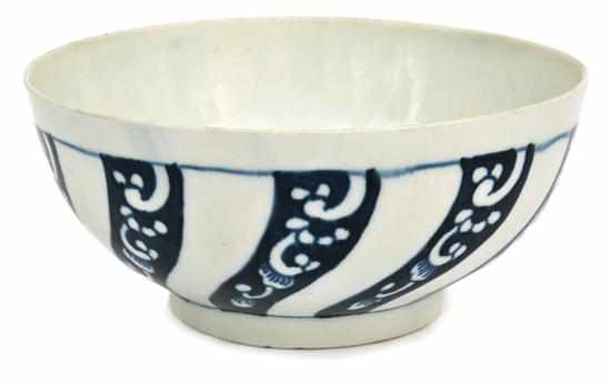 Appraisal: A first period Worcester softpaste porcelain waste bowl Circa The