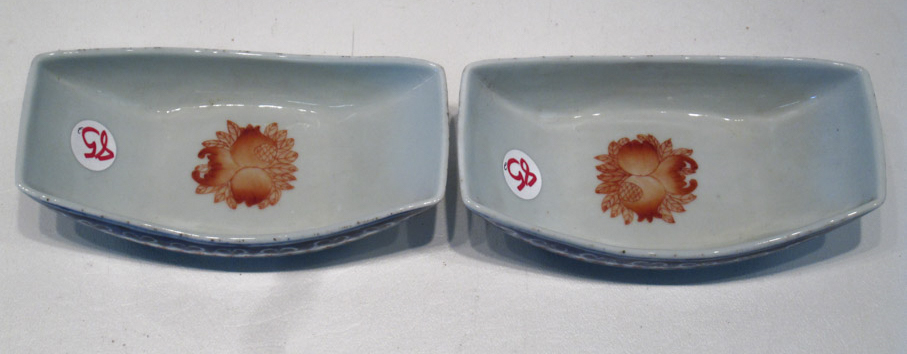 Appraisal: PAIR OF CHINESE PORCELAIN SAUCE BOATS each having a Ruyi