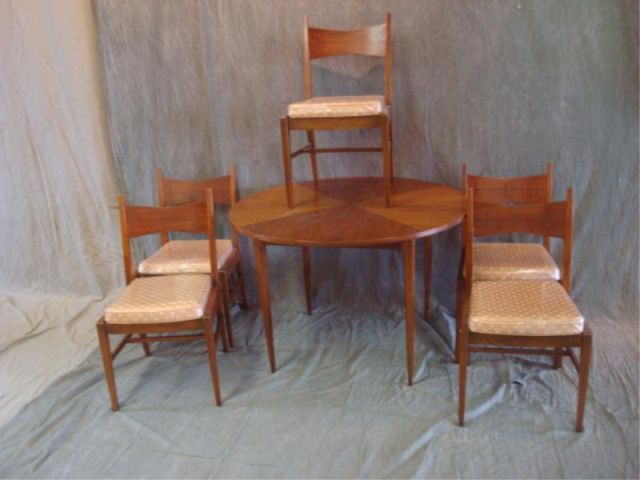 Appraisal: Midcentury Dining Set In the style of Nakashima with dovetailing