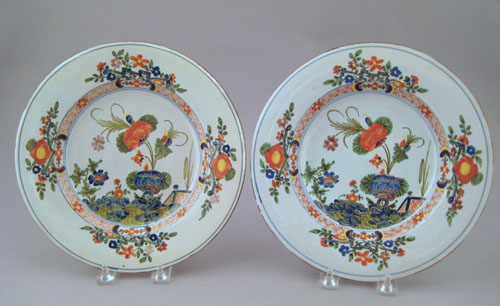 Appraisal: Pair of Delft chinoiserie decorated plates ca probably London dia