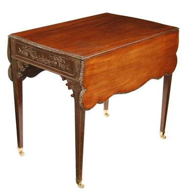 Appraisal: A mahogany Pembroke table the twin flap top with a