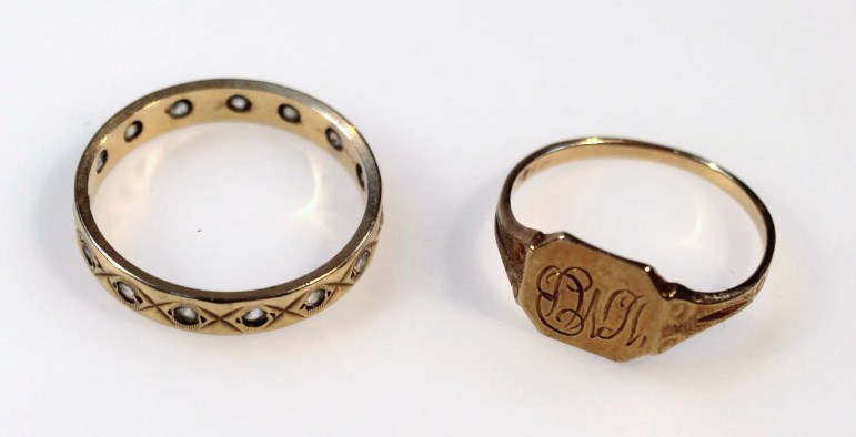 Appraisal: Two rings comprising a gentleman's signet ring marked and a