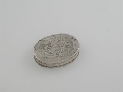 Appraisal: A George I oval snuff box with a stand-away fringe