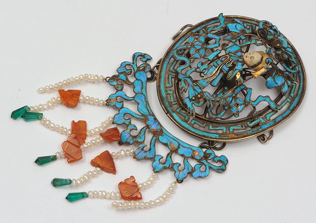 Appraisal: A CHINESE TURQUOISE ENAMEL KINGFISHER BROOCH with central figure and