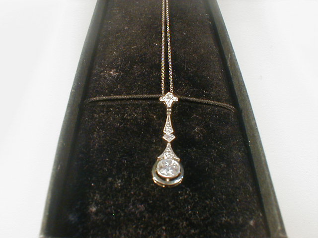 Appraisal: A diamond set Edwardian style pendant a single stone of