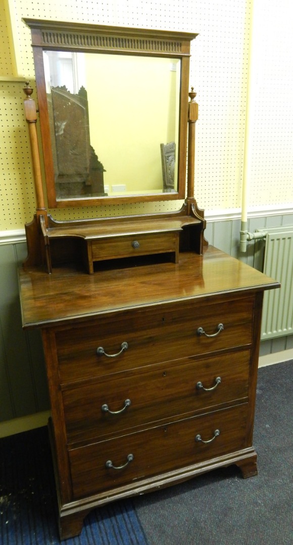 Appraisal: A late th early thC walnut dressing table the raised