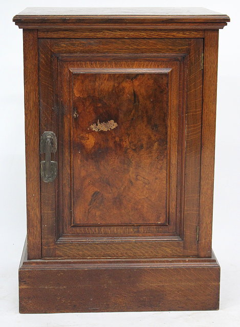 Appraisal: AN EARLY TO MID TH CENTURY WALNUT CUPBOARD with a