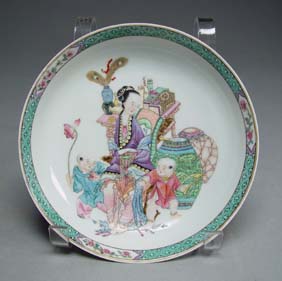 Appraisal: FAMILLE ROSE PORCELAIN DISH Extremely well detailed Chinese Early Republic