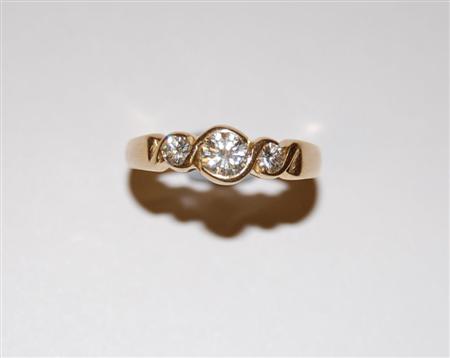 Appraisal: A graduated three stone diamond ring the round brilliant cut