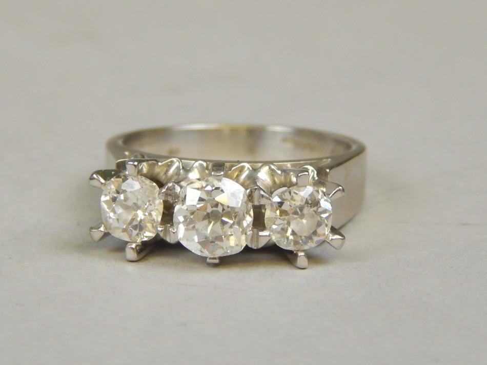 Appraisal: A three stone diamond ring the central old mine cut