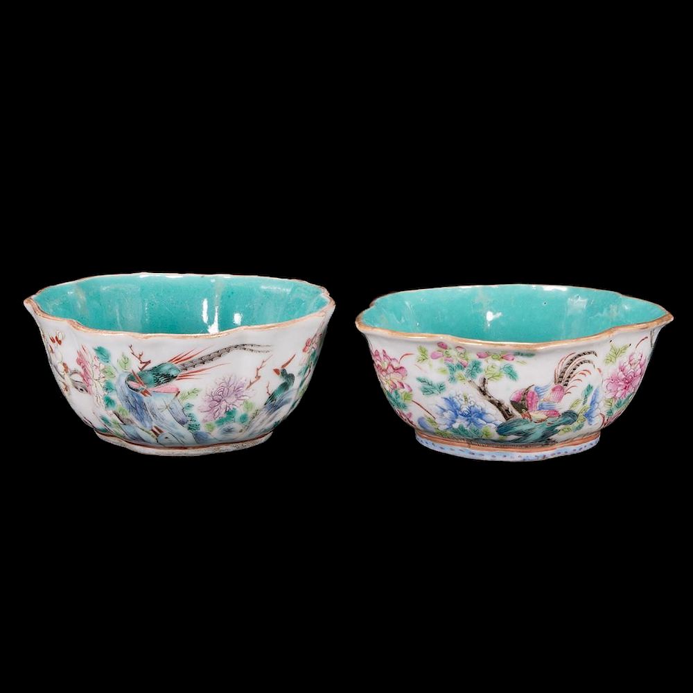 Appraisal: Two th century Chinese bowls Two thcentury Chinese porcelain bowls