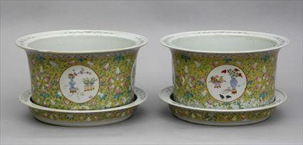 Appraisal: PAIR OF YELLOW-GROUND FAMILLE-ROSE JARDINI RES AND STANDS Each with