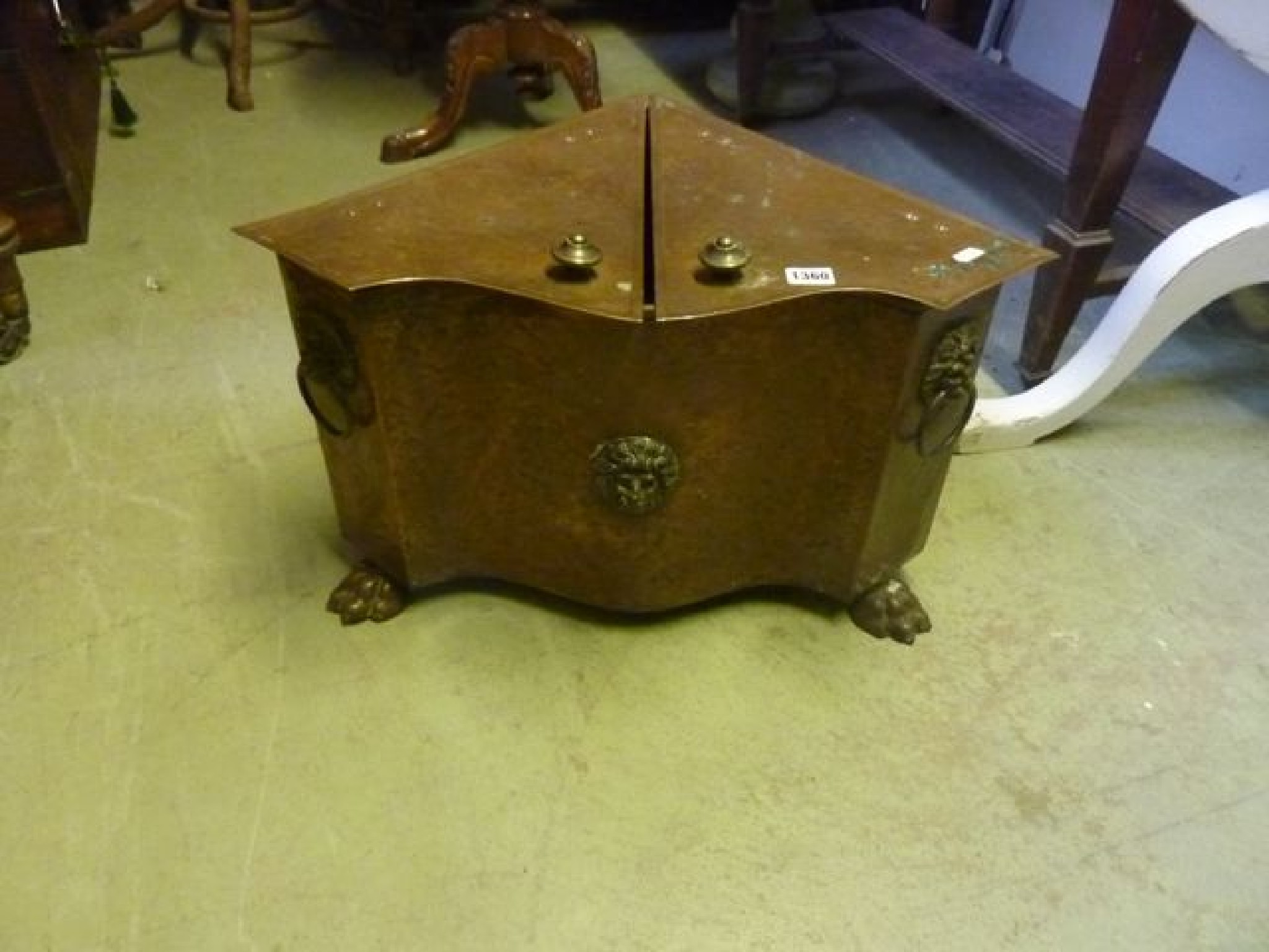 Appraisal: A vintage unusual copper corner coal bin with two hinged