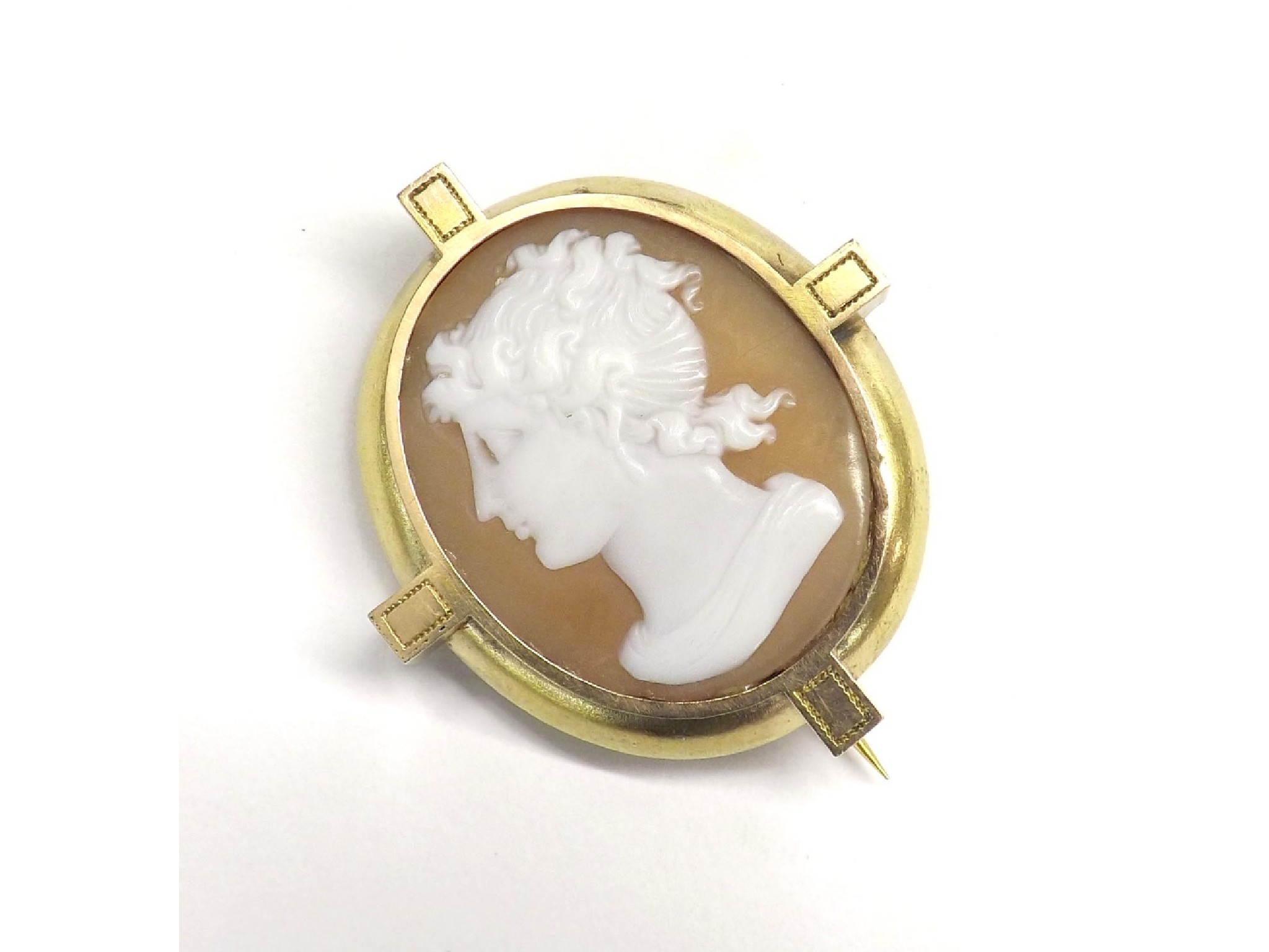 Appraisal: Gold mounted oval shell cameo brooch depicting a portrait profile