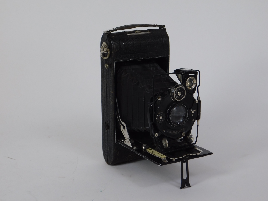 Appraisal: VOIGTL NDER INOS I FOLDING CAMERA Voigtl nder Inos I