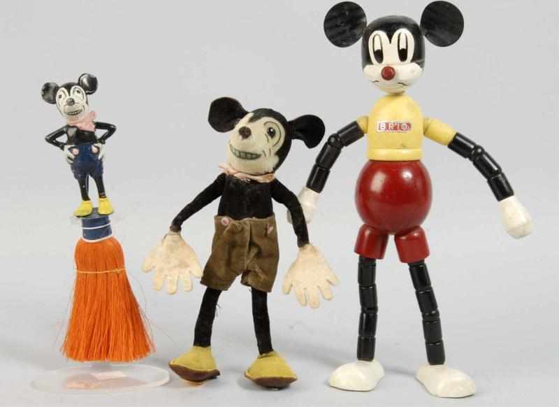 Appraisal: Lot of Walt Disney Mickey Mouse Items Description Includes English