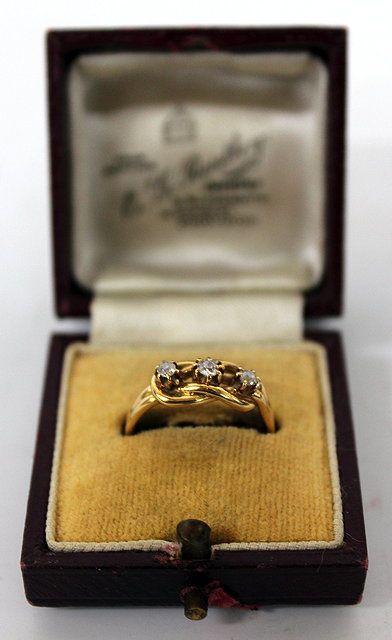 Appraisal: A LADIES CARAT GOLD RING in the form of a