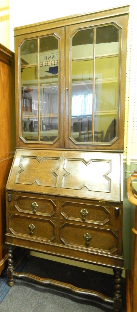 Appraisal: An early thC oak bureau bookcase the top with two