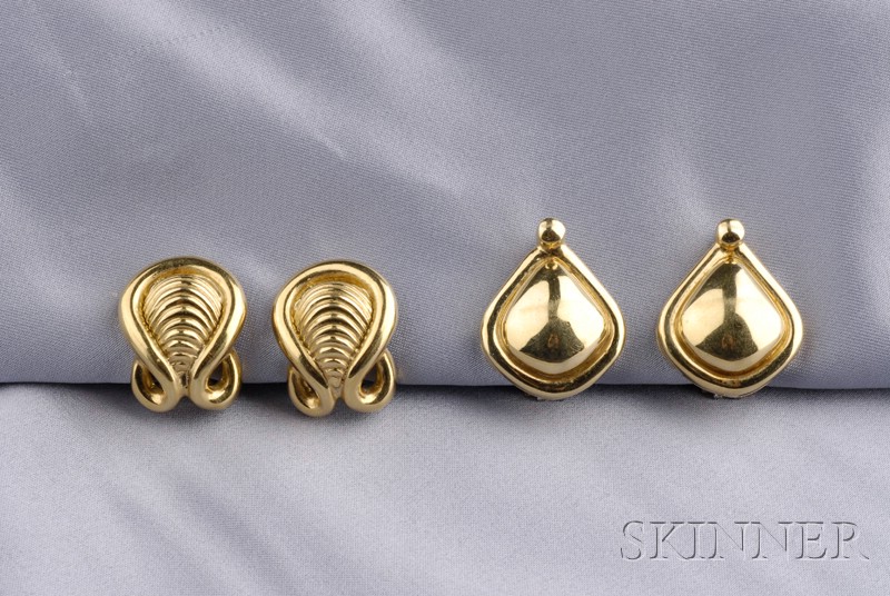 Appraisal: Two Pairs of kt Gold Earclips dwt lg in