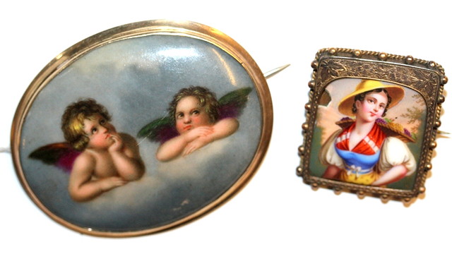 Appraisal: AN OVAL ENAMEL BROOCH decorated two cherubs in a gilt