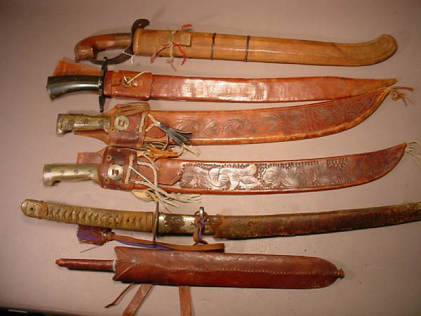 Appraisal: A lot of six edged weapons Comprising Japanese shin-gunto officer's