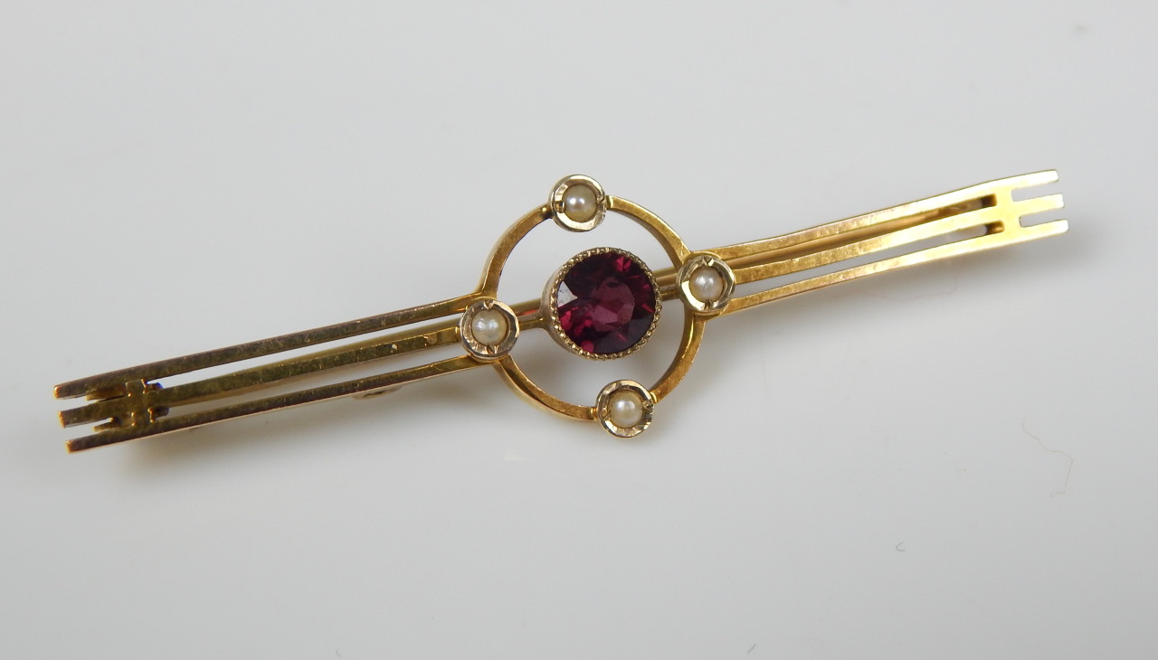 Appraisal: A bar brooch with garnet and seed pearl with yellow