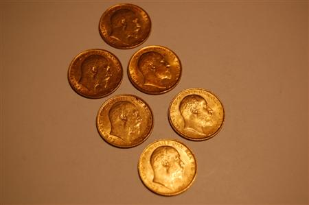 Appraisal: A group of Edwardian half sovereigns comprising two and two