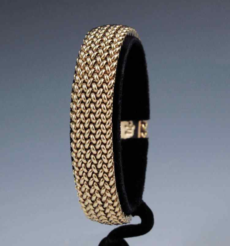 Appraisal: ITALIAN K GOLD MESH BRACELET Yellow gold mesh link bracelet