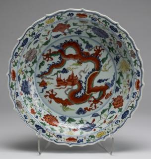 Appraisal: Chinese Ming style dragon charger Xuande mark w Chinese Ming