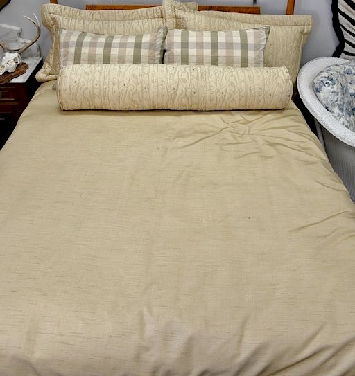 Appraisal: Comforter set including duvet cover with down filled interior and