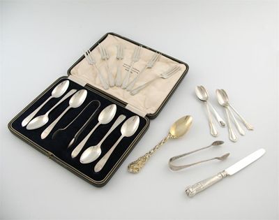 Appraisal: A quantity of assorted silver flatware including a cased set