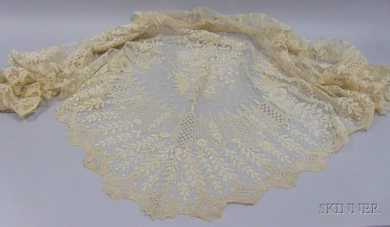 Appraisal: th Century White Lace Mantilla probably Brussels lace Measurements x