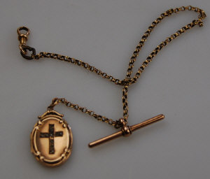 Appraisal: Belcher chain having ct swivel and bar and ct locket