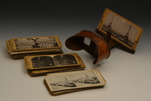 Appraisal: An Edwardian stereoscopic viewertogether with a large collection of viewing