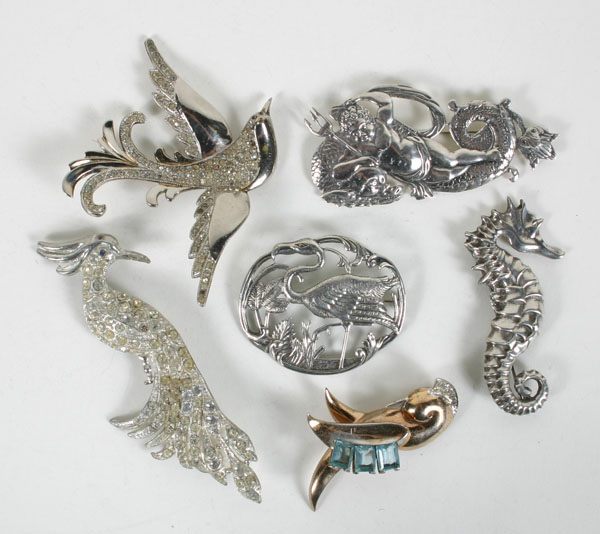 Appraisal: Vintage costume jewelry assortment of brooch pins includes avian and