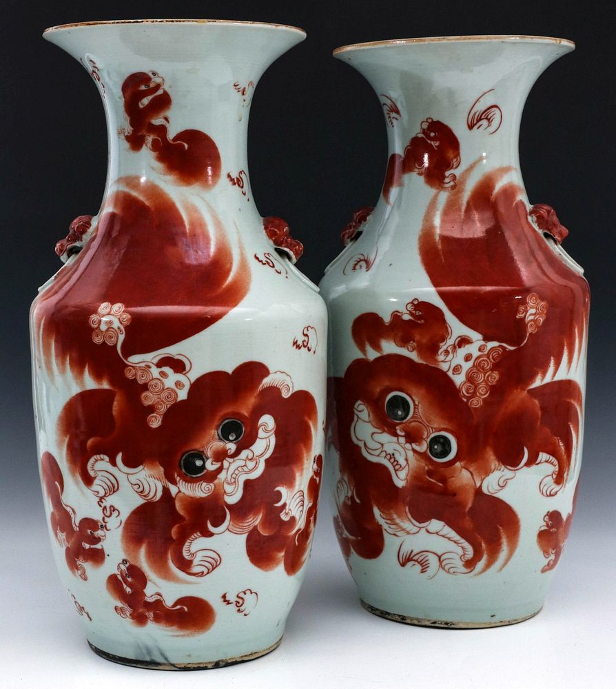 Appraisal: A PAIR OF LARGE TH CENTURY CHINESE PORCELAIN VASES Each