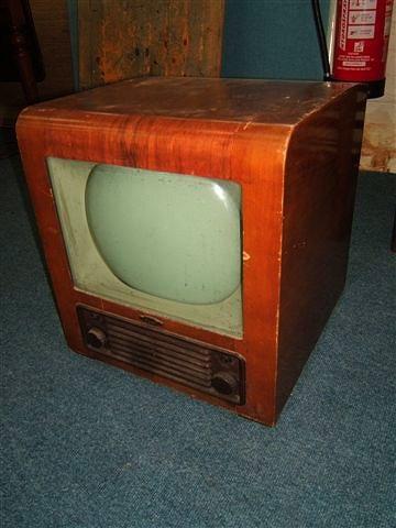 Appraisal: AN EARLY TH CENTURY BUSH TELEVISION RECEIVER type TV within