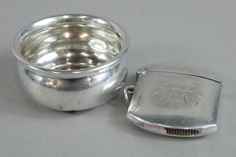 Appraisal: A George VI silver small bowl London the silver vesta