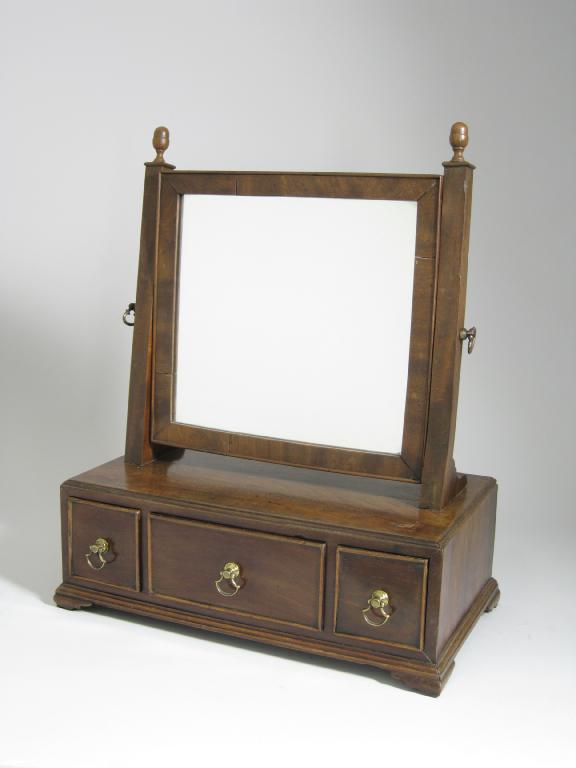 Appraisal: A Georgian mahogany small Toilet Mirror with rectangular plate on