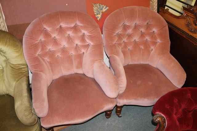 Appraisal: A PAIR OF EDWARDIAN BUTTON BACK EASY CHAIRS with turned