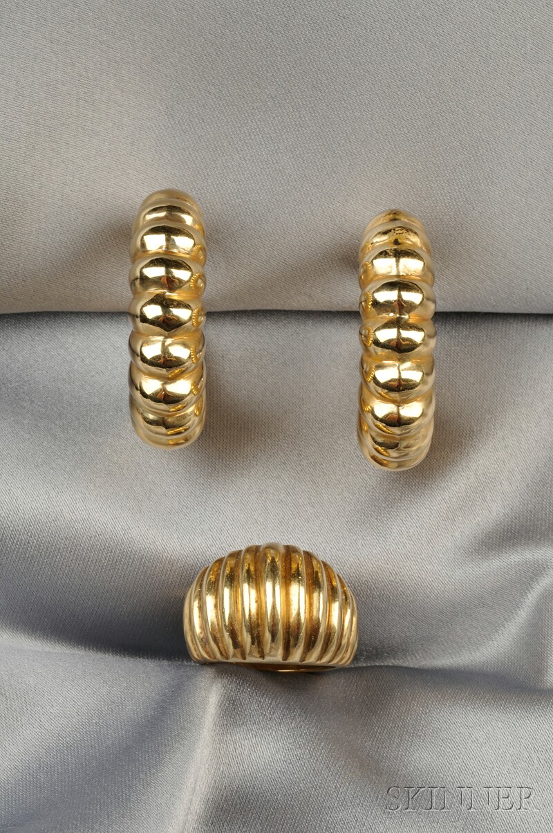 Appraisal: kt Gold Earpendants and Ring all with ribbed design dwt